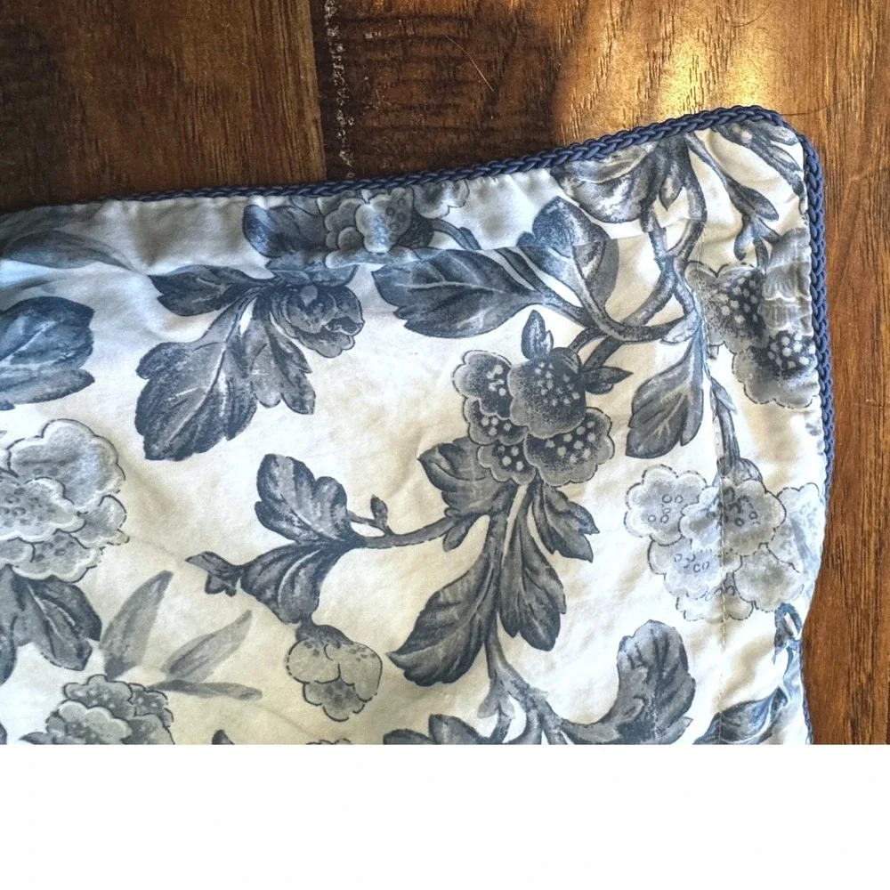 Vintage Ralph Lauren Blue white Floral Standard Pillow Shams Pair 23x27 90s